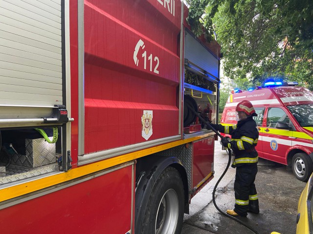 Incendiu în Techirghiol: O REMORCĂ auto a LUAT FOC