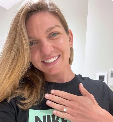 Vaccinul anticoronavirus NU i-a folosit: Halep era nevoită se retragă de la Wimbledon Vaccinul anticoronavirus NU i-a folosit: Halep era nevoită se retragă de la Wimbledon