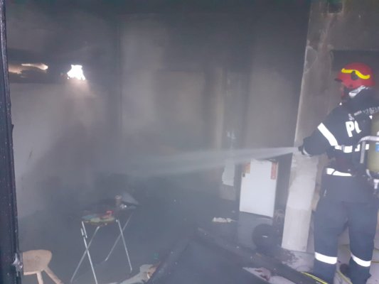 INCENDIU în Constanța: un BĂRBAT a suferit ARSURI