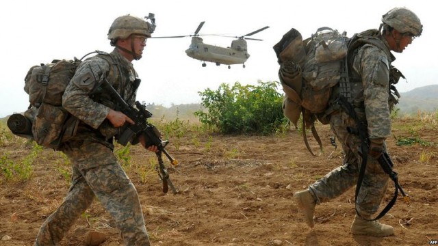 Atac cu rachetă împotriva unei baze care găzduieşte soldaţi americani în Irak