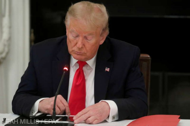 Trump a vrut să-i trimită la Guantanamo pe bolnavii de COVID-19, susţin doi jurnalişti americani