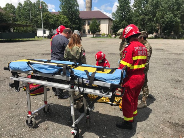 EXERCIȚIU! Pompierii constănțeni, solicitați la Brigada 9 Mecanizată Mărășești