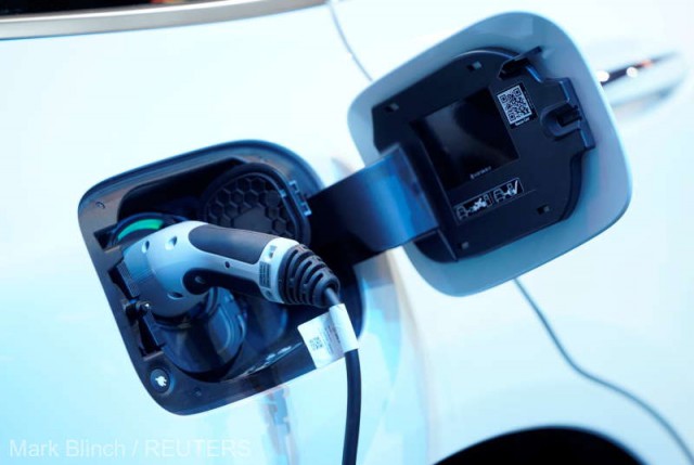 Daimler vrea să producă baterii pentru vehiculele sale electrice