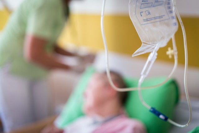 Senat: Bolnavii de cancer şi îngrijitorii lor vor beneficia gratuit de consiliere psihologică şi zile de concediu