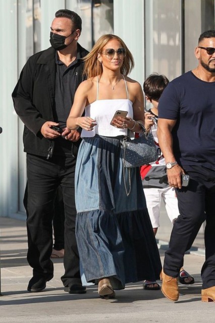 Jennifer Lopez, vizibil obosită după o noapte la Ben Affleck. Ce au făcut îndrăgostiţii a doua zi