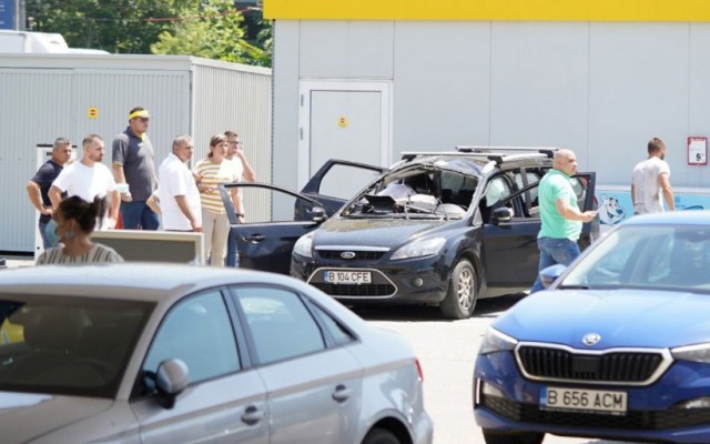 O persoană a MURIT, după ce o mașină a EXPLODAT într-o benzinărie