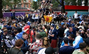 Violențe la EURO 2020, după meciul Anglia – Scoţia: 30 de suporteri au fost arestați