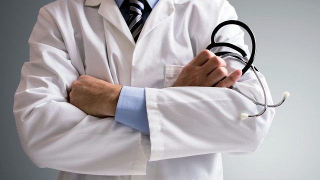 Cine este primul MEDIC român SANCȚIONAT că a negat pandemia COVID-19