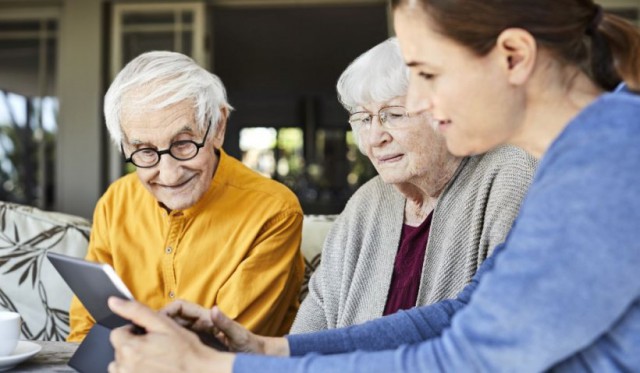 Peste un milion de pensionari trăiesc la limita sărăciei. Ce indemnizație socială primesc de la stat