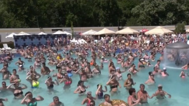 Staţiunile balneo-climaterice, luate cu asalt de mii de români, în minivacanţa de Rusalii