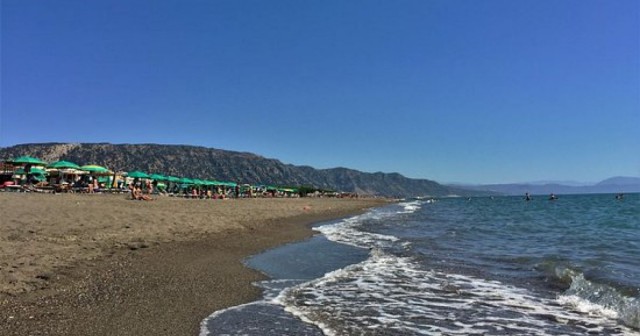Patru bărbaţi au MURIT împuşcaţi într-o DISPUTĂ legată de ȘEZLONGURI