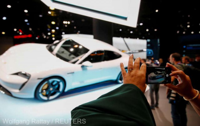 Volkswagen recheamă aproape 100.000 de vehicule electrice din cauza unor probleme la baterii