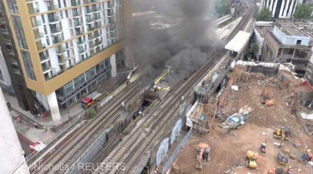 Incendiu de proporţii în apropierea unei staţii de metrou din centrul Londrei
