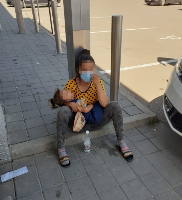 Tânără, prinsă la CERŞIT! Se folosea de un MINOR de 2 ani