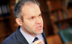 Reacție după retragerea lui Crin Antonescu. Funeriu: 'Sper că nu vor încerca cu Victor Ponta!'
