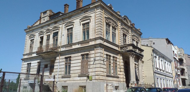 O casă SIMBOL al Constanței se DEGRADEAZĂ pe ZI ce trece!