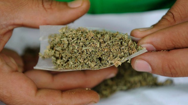 Consumul de marijuana creşte riscul de atac de cord, insuficienţă cardiacă şi AVC