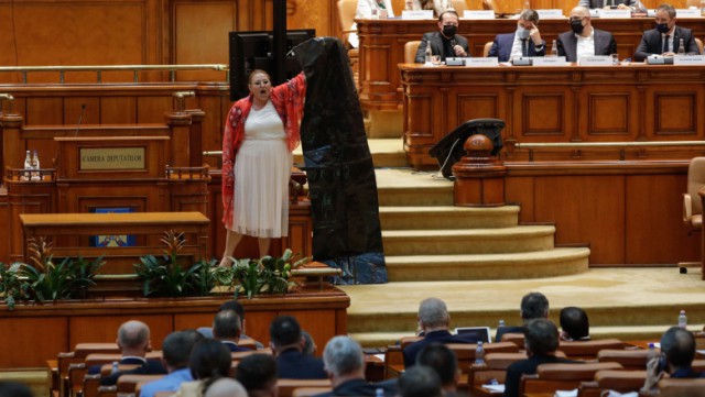 Ludovic Orban, despre scandalul făcut Șoșoacă în Parlament: Un personaj sinistru care nu înțelege unde se află