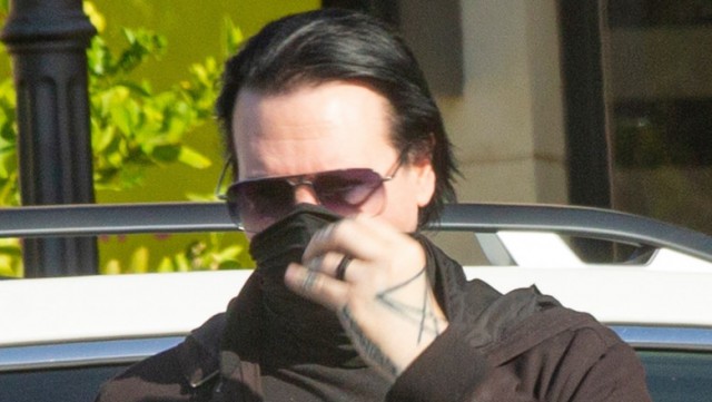 Marilyn Manson s-a predat polițiștilor din Los Angeles, după ce a fost acuzat că a agresat o femeie cameraman