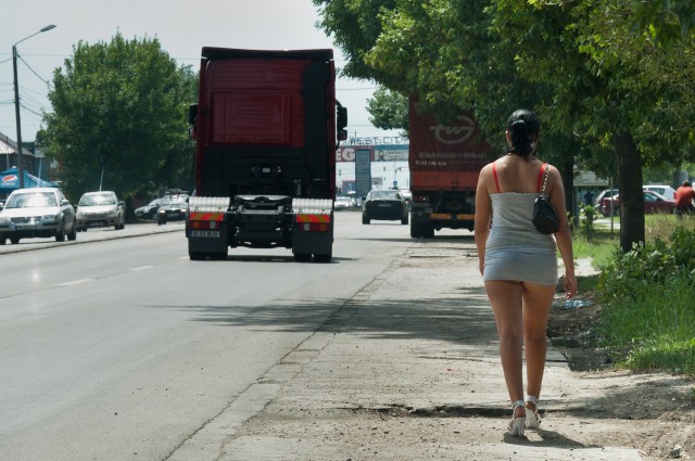 Individul cunoscut pentru FURTURI din HOTELURI a BĂTUT o PROSTITUATĂ ca să MINTĂ la POLIȚIE!
