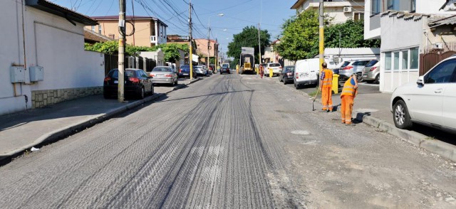 Atenție, șoferi! Din această noapte încep lucrările de asfaltare a carosabilului pe strada Ion Rațiu