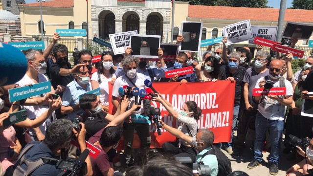 Turcia: Zeci de jurnalişti au manifestat la Istanbul şi Ankara după arestarea brutală a unui fotograf AFP