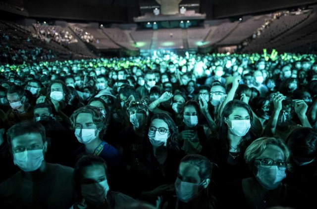Coronavirus: Concertul-test susţinut de trupa Indochine la Paris nu a evidenţiat un supra-risc de infectare. VIDEO
