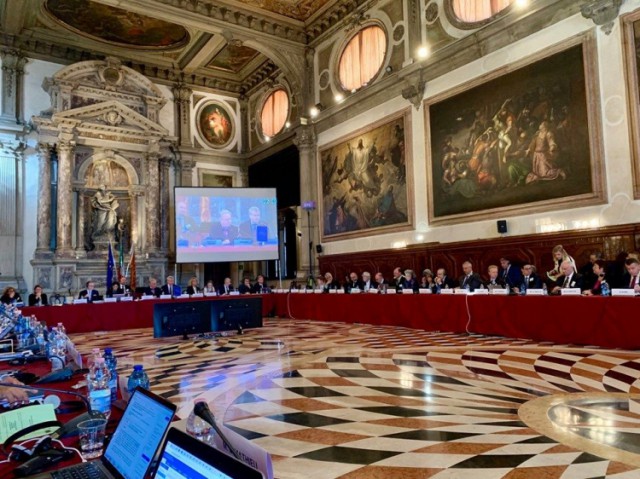 Comisia de la Veneţia nu critică introducerea familiei tradiţionale în Constituţia Ungariei