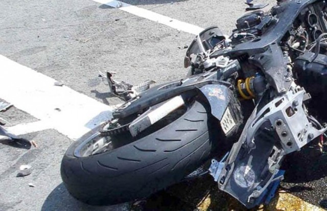 ACCIDENT la HÂRŞOVA! Un MOTOCICLIST, INCONŞTIENT după ce a intrat în GARD