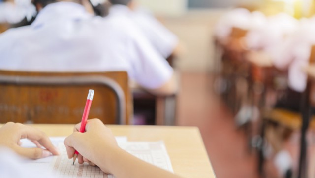 Elevii care nu au putut susține Evaluarea Națională încep de luni etapa specială