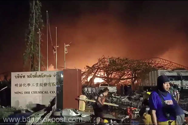 Thailanda: Incendiu de proporţii după o explozie la o fabrică de mase plastice în apropiere de Bangkok