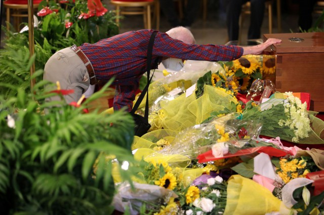 Sute de persoane au asistat la Roma la funeraliile artistei italiene Raffaella Carrá