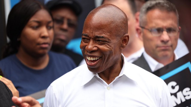 SUA: Democratul Eric Adams, un ex-poliţist de culoare, foarte aproape de a deveni viitorul primar al New York-ului
