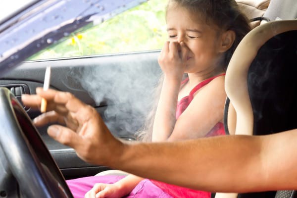 Fumezi lângă copilul tău? Ce efecte poate avea pe termen lung
