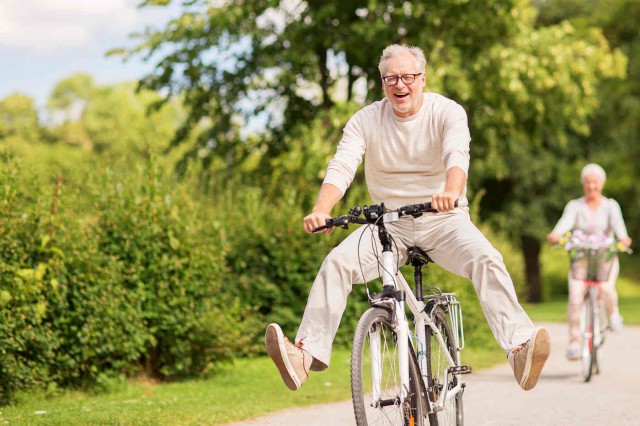 Adulții și vârstnicii care se simt încă tineri au o sănătate mai bună