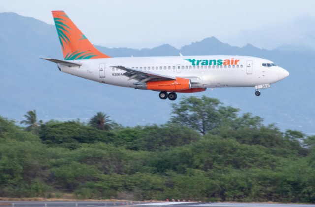 La un pas de tragedie: Un Boeing 737 a aterizat pe mare din cauza unei probleme la motor. VIDEO