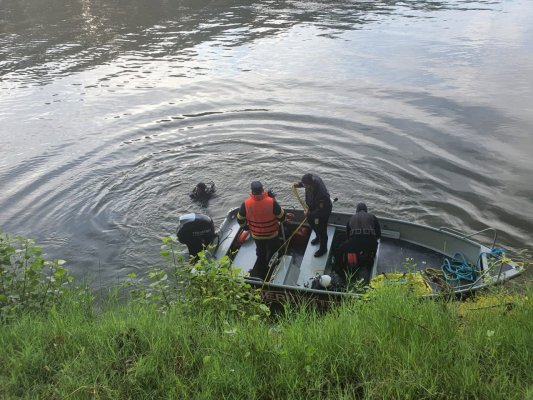 ALERTĂ! Doi bărbați AU MURIT după ce au CĂZUT cu mașina în apele Dunării