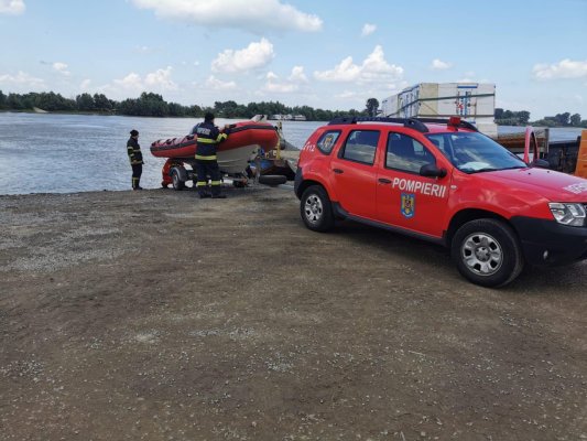 ALERTĂ! Adolescent DISPĂRUT în Dunăre, căutat de pompieri. VIDEO