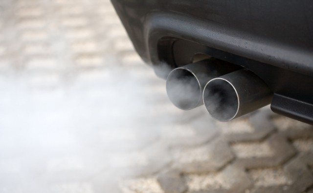 Intenţia UE de a interzice automobilele cu combustie internă din 2035 se loveşte de opoziţia Franţei