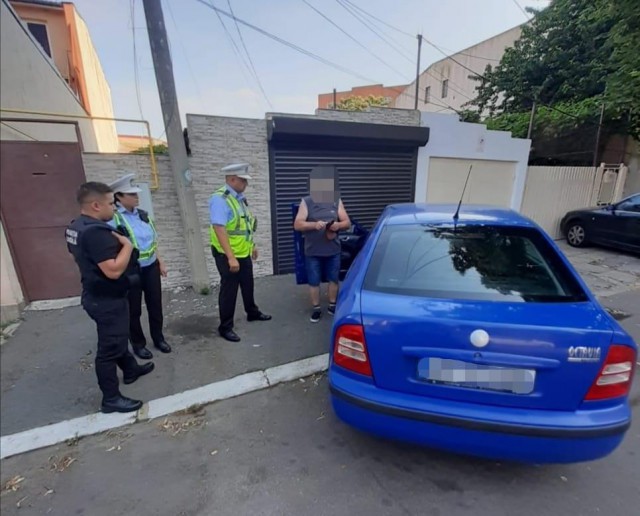 TAXIMETRIŞTII în NEREGULĂ, AMENDAŢI de POLIŢIŞTI
