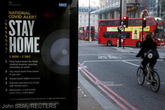 Coronavirus: La Londra rămâne obligatoriu portul măştii în transportul în comun