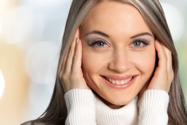 5 trucuri care te ajută să pari cu 10 ani mai tânără