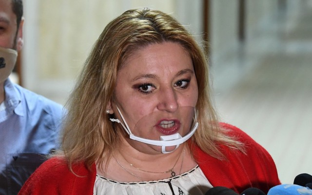 Diana Șoșoacă a făcut SCANDAL și a BLOCAT vaccinarea într-un centru din ţară