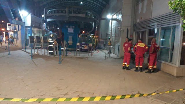 PANICĂ în MAMAIA din cauza unei DEFECȚIUNI la TELEGONDOLĂ: peste 100 de persoane BLOCATE! Video