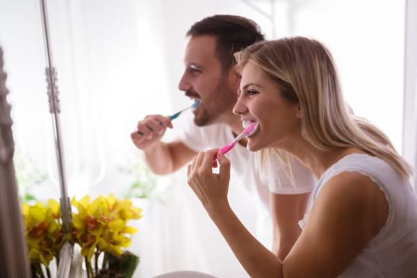 Faceți aceste greșeli când vă spălați pe dinți? Ponturi pentru o igienă dentară fără cusur