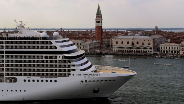 Marile nave de croazieră, interzise în centrul Veneţiei din august