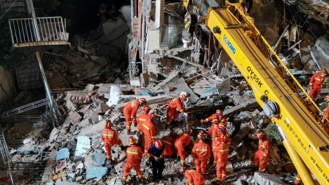 China: Bilanţul definitiv al prăbuşirii unui hotel din Suzhou este de 17 morţi