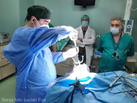 Operaţie în premieră naţională, cu robot de chirurgie craniană, efectuată la Spitalul de Neurochirurgie din Iași