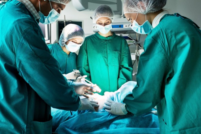 Intervenţie dificilă de excizie a unei tumori de 12 kilograme, la Spitalul Judeţean de Urgenţă Mureș