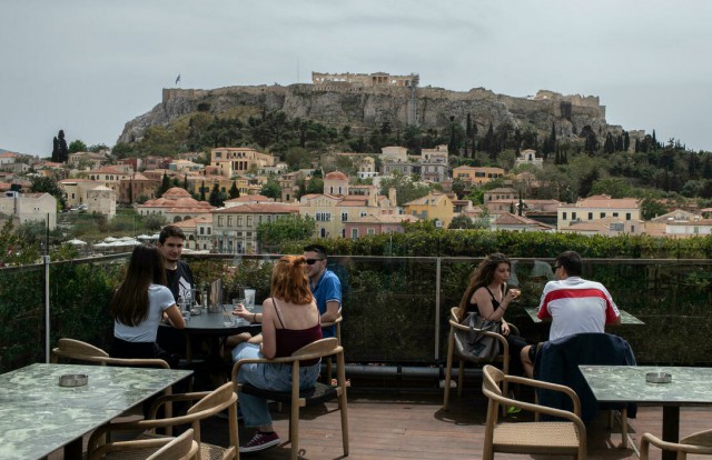Coronavirus: Grecia va cere clienţilor restaurantelor indoor să facă dovada vaccinării